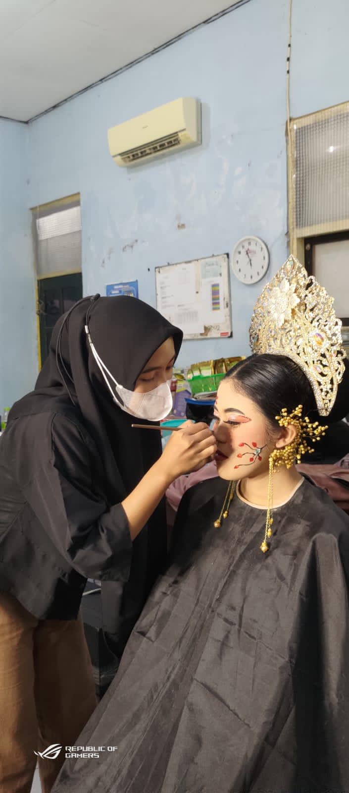 Make Up 1
